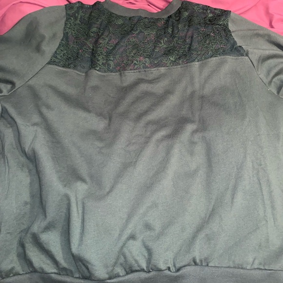 Emery Rose Plus Size Lace Pullover Top Casual Lightweight Fem Emerald Green NEW - Picture 6 of 8